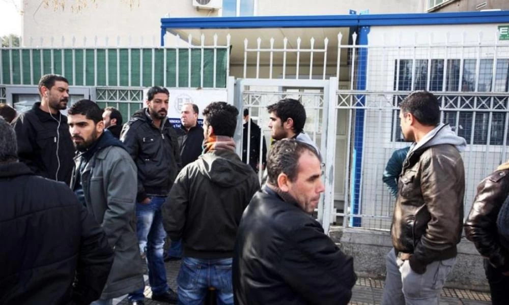 Χαμός πάλι στην Υπηρεσία Ασύλου - Ατελείωτες ουρές εν μέσω πανδημίας